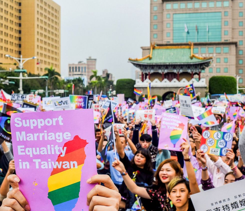2016 Gathering in Front of Presidential Office Building of Taiwan to Support Same Sex Marriage and LGBT Rights