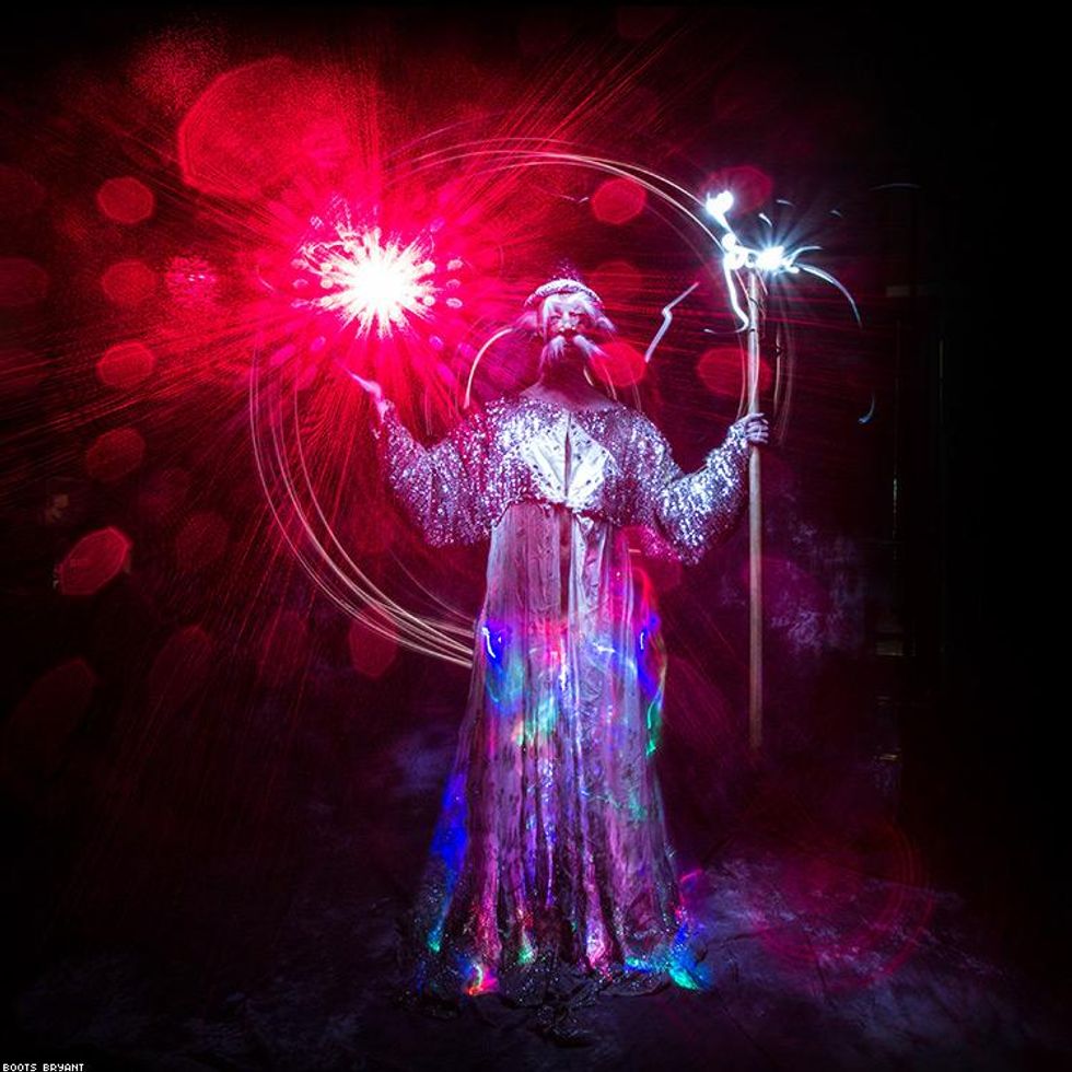 22-masks-boots-bryant-2017