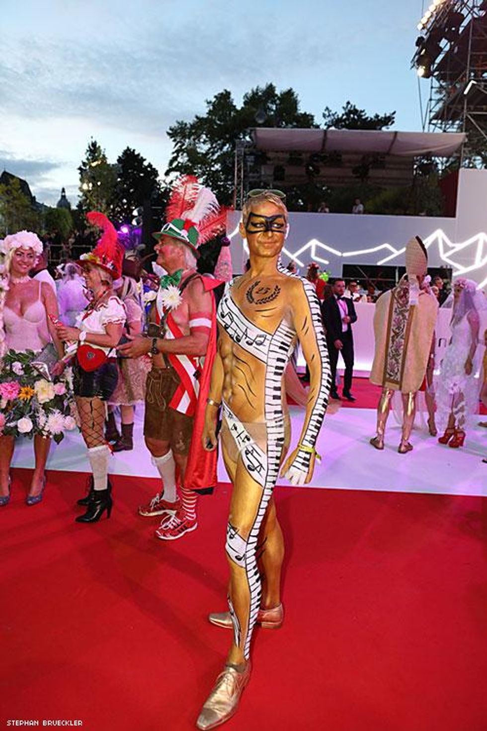 24-life_ball_stephan_brueckler_2018_l95538-may-2019