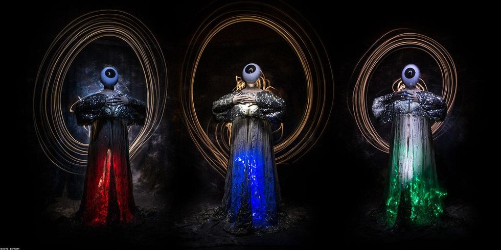 24-masks-boots-bryant-2017