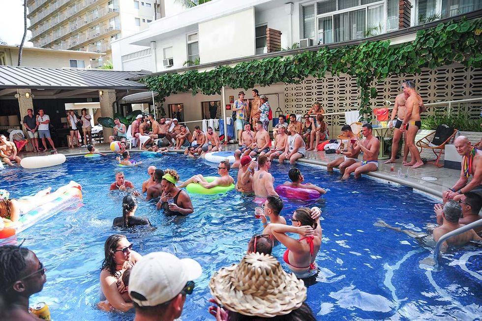 27-hnl_pride-pool_party-kelli_bullock-2017