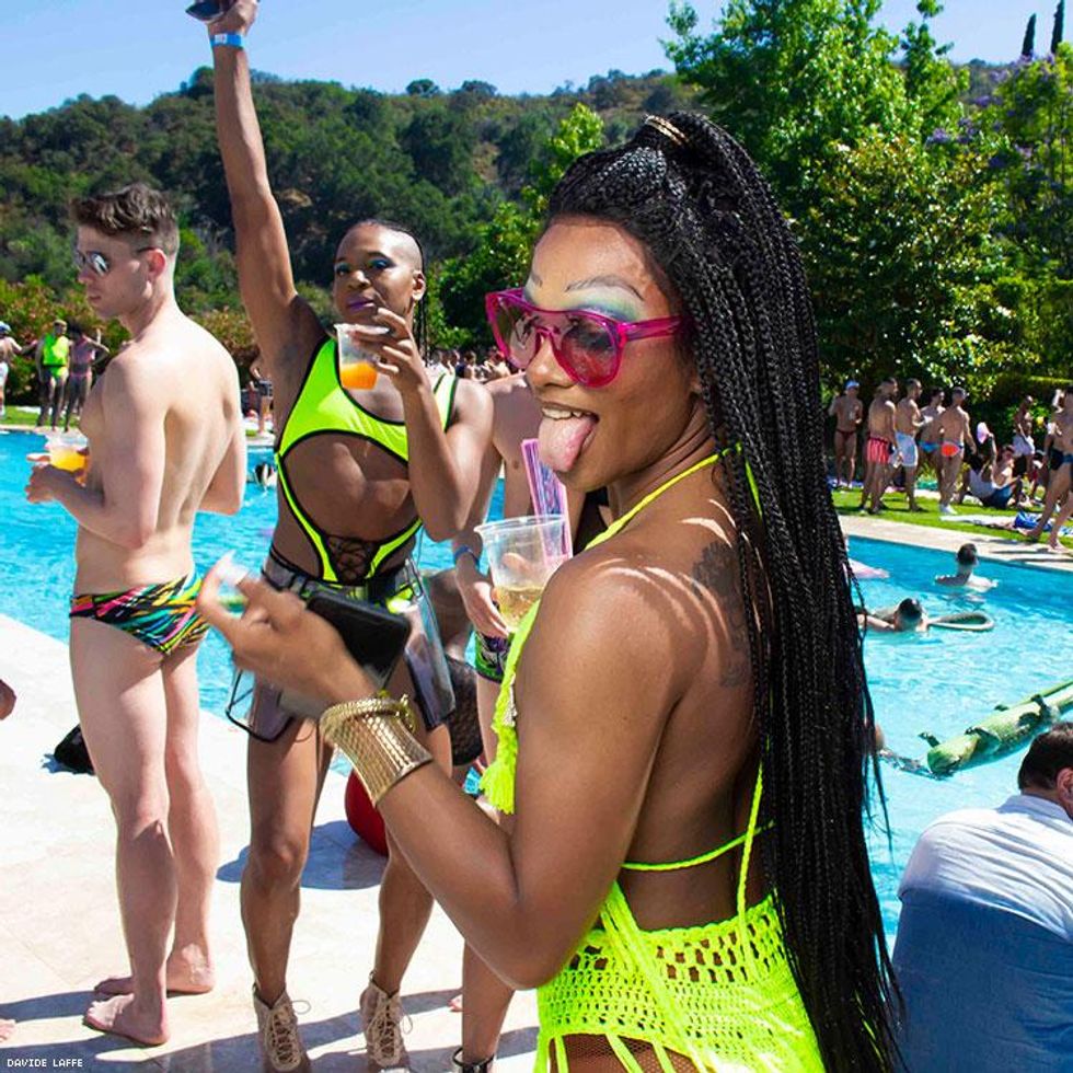 31-daddy-issues-pool-davide-laffe-2019