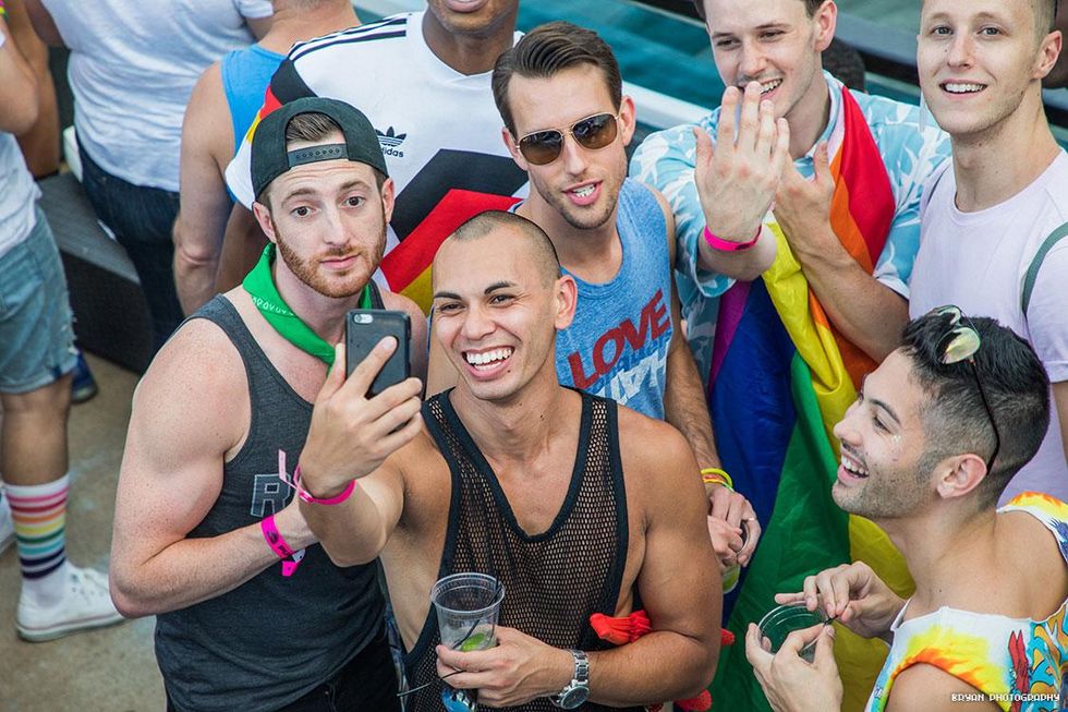 32-pride-luvboat-2018