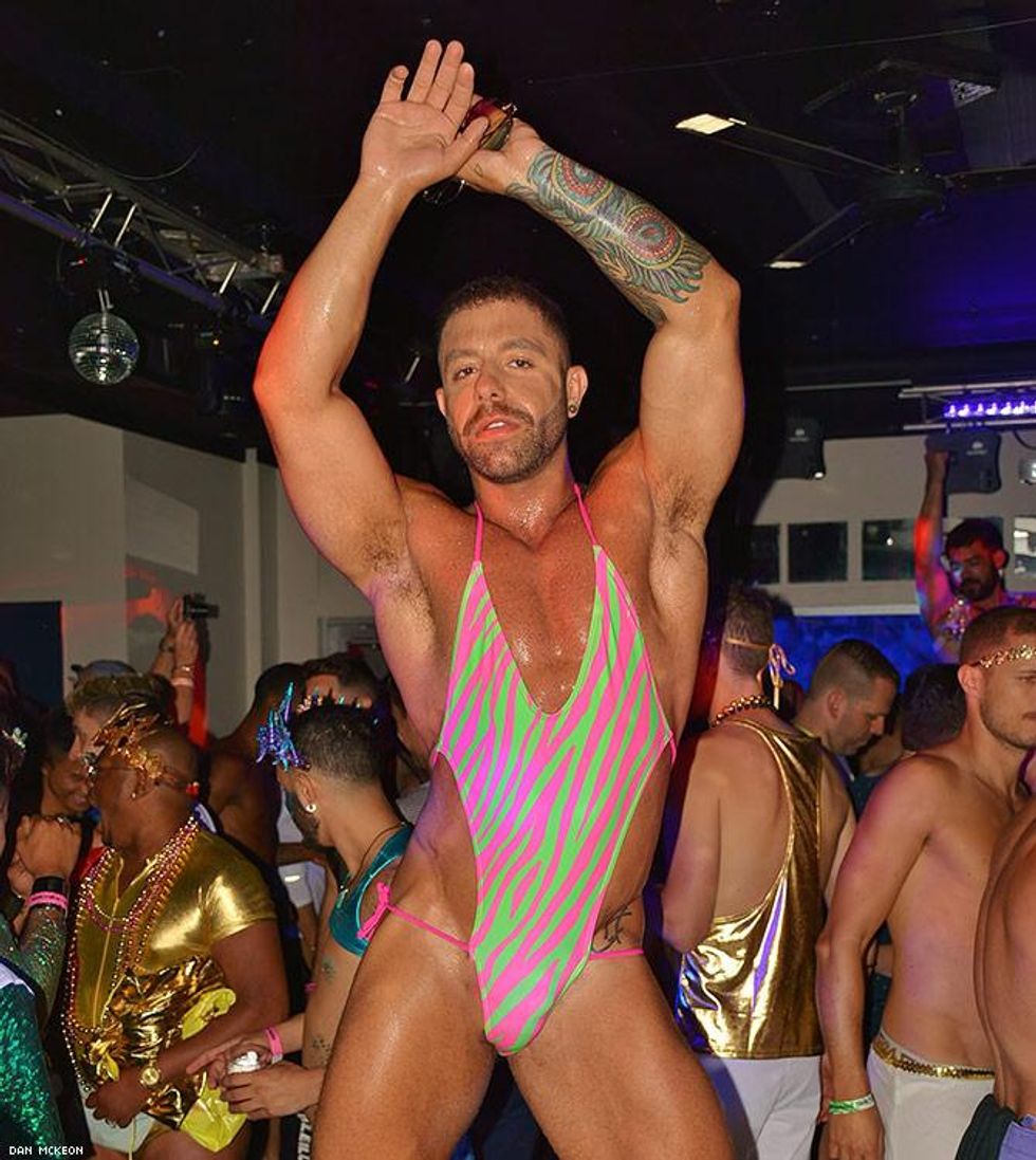 35-carnival-pool-party_dan-mckeon-15