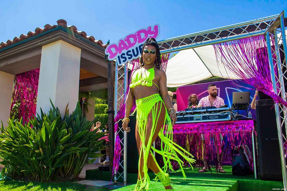 36-daddy-issues-pool-davide-laffe-2019