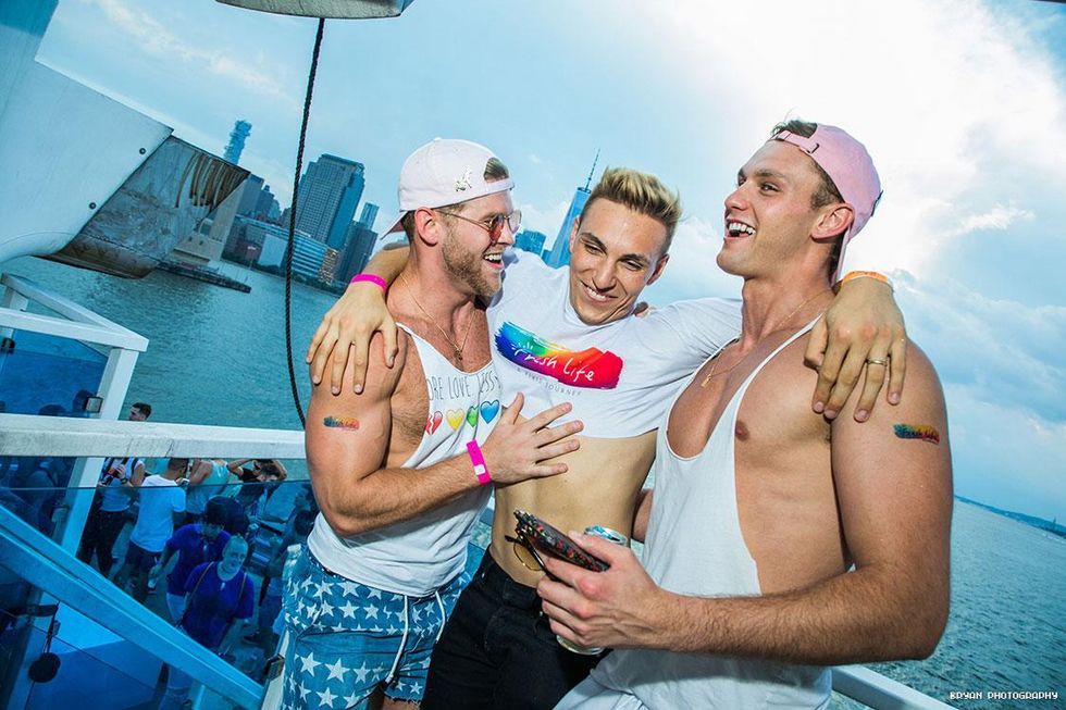42-pride-luvboat-2018