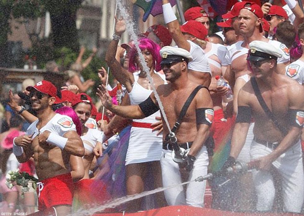 453070102_rightx633_0