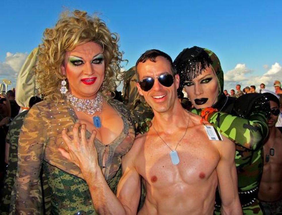 4cruise_dragqueensx560_advocate