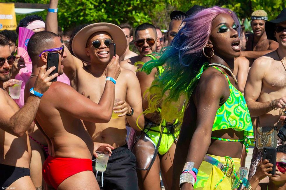 51-daddy-issues-pool-davide-laffe-2019