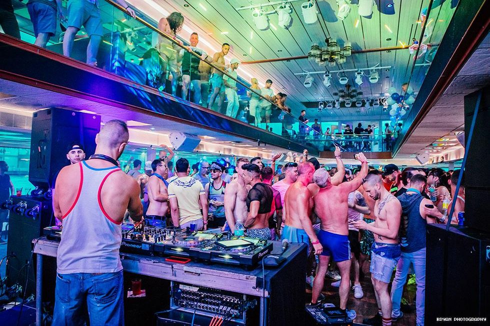 51-pride-luvboat-2018