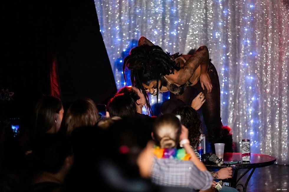 54-les-vixens-jeff-owen-2019