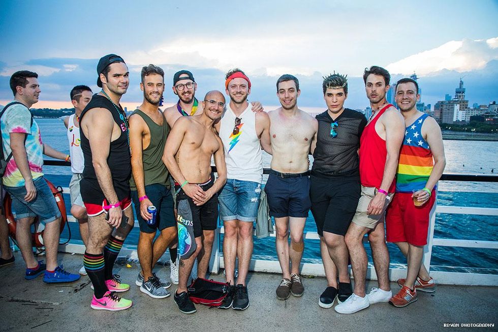 64-pride-luvboat-2018