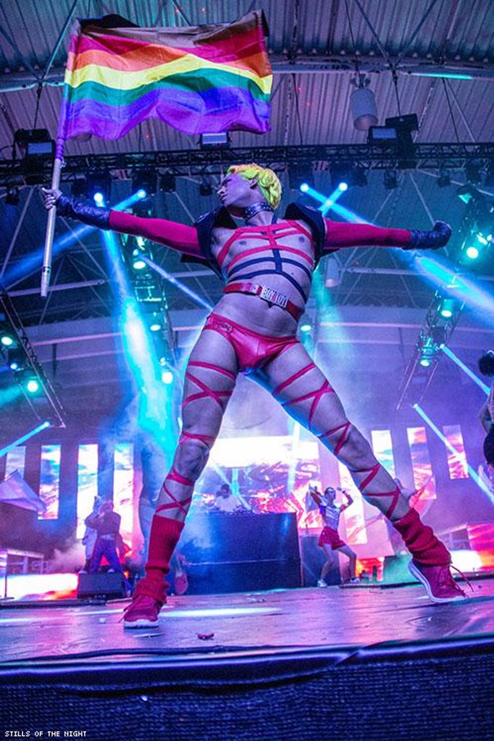 75-stills-of-the-night3