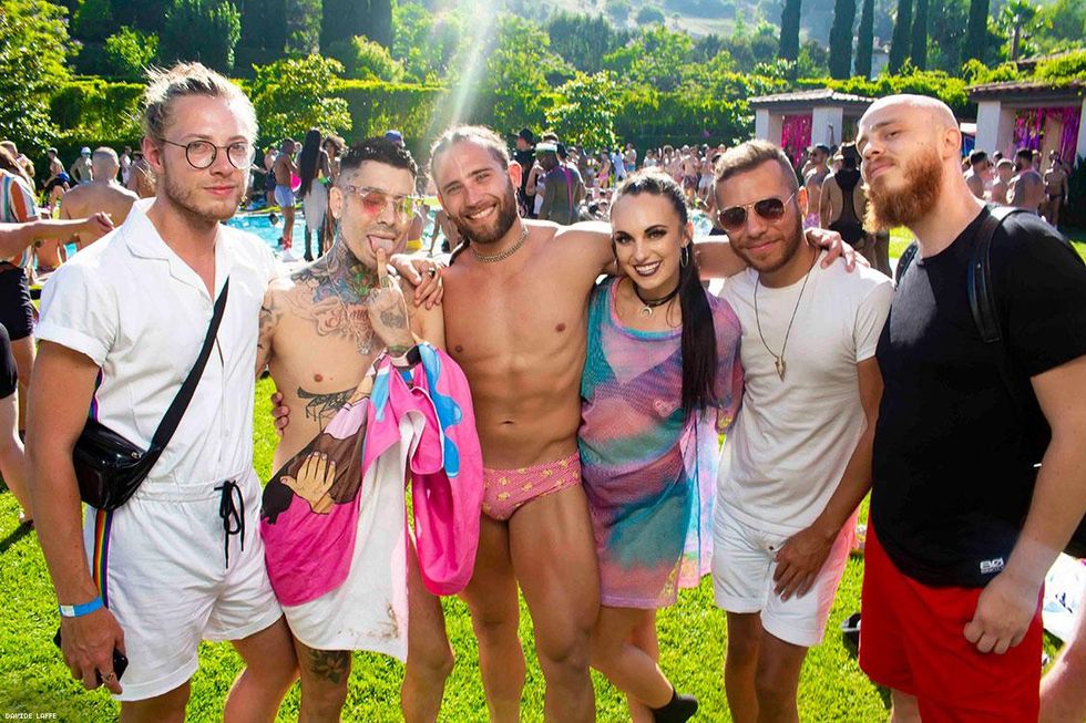 77-daddy-issues-pool-davide-laffe-2019