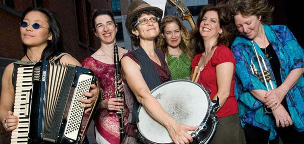 9-isle-of-klezbos_all-women-klezmer-sextet