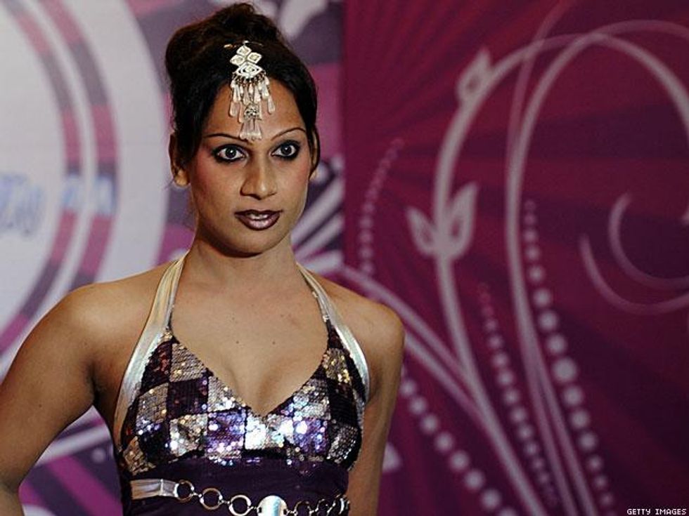 96129543_queenx633_0