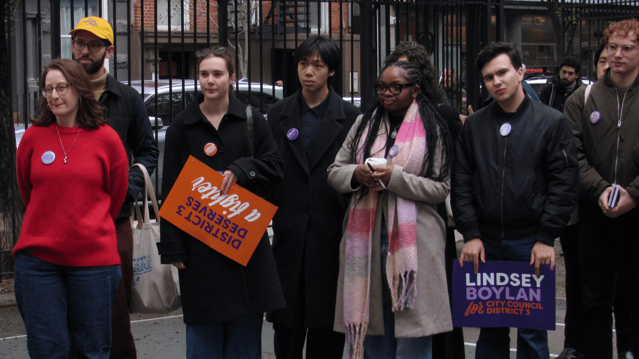 A crowd of people holding signs that read "Lindsey Boylan for City Council" stand in a circle.