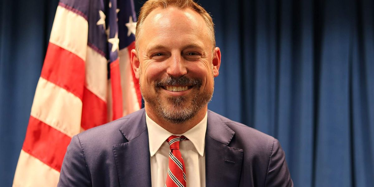 Don Lemon hires ex-federal prosecutor who quit after Trump admin tried to investigate Renee Good's wife