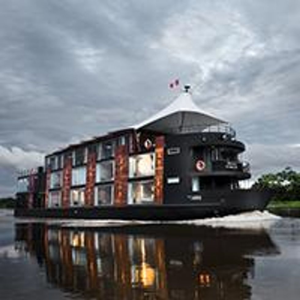 A-rainforest-river-cruise-_0