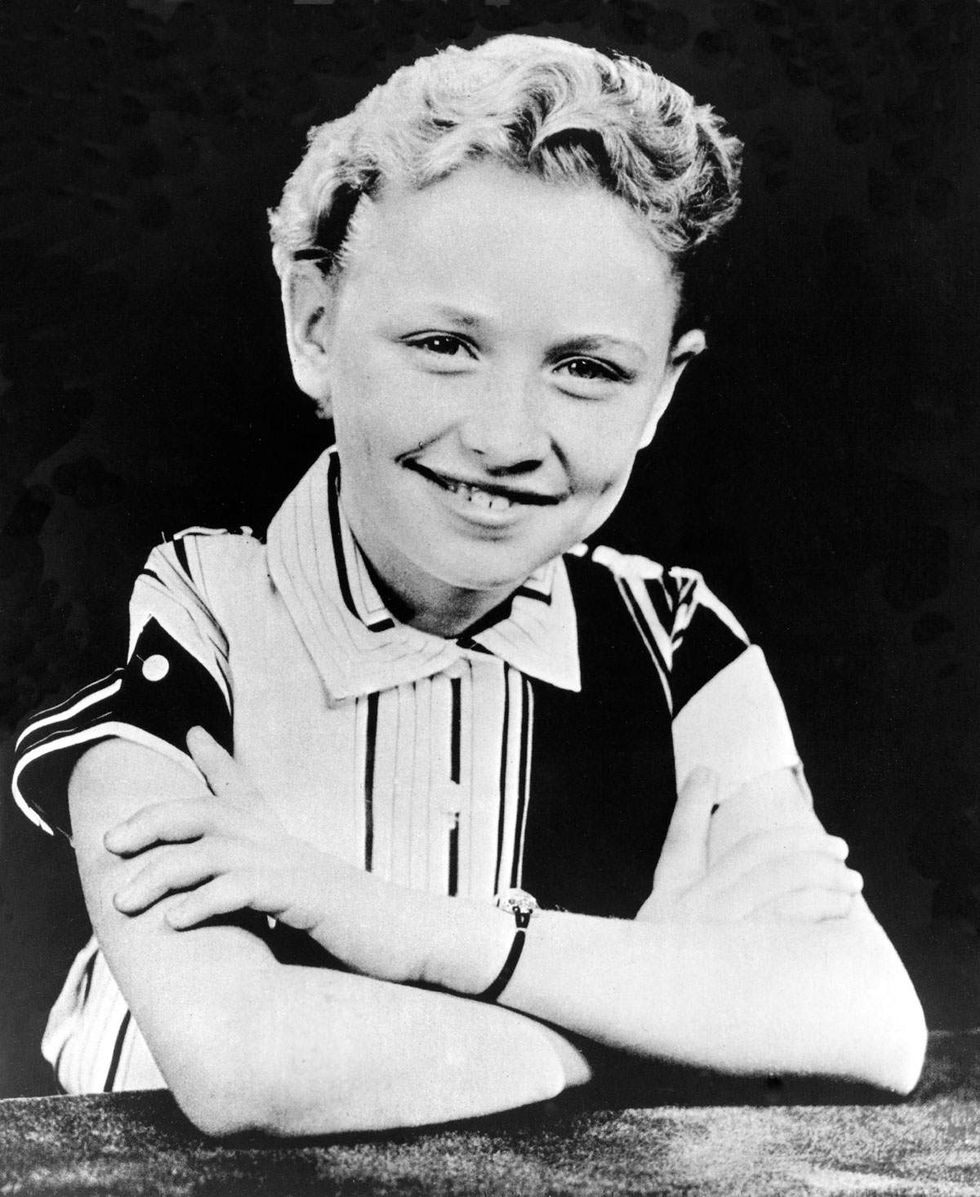 a young Dolly Parton poses for a school portrait in Tennessee circa 1955