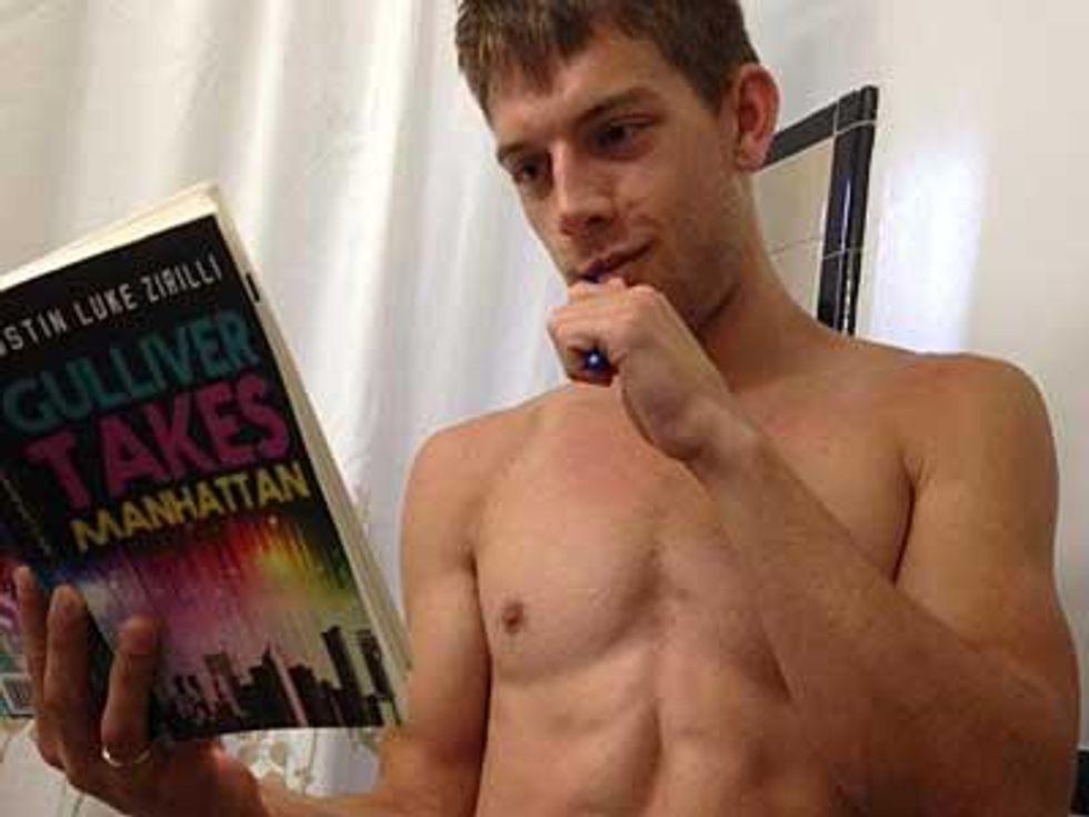 Aaron-hooper_gulliver-takes-manhattanx400