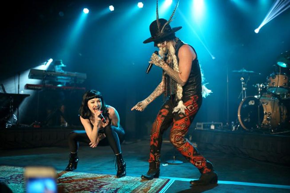 Adam-lambert-hilton-play-003