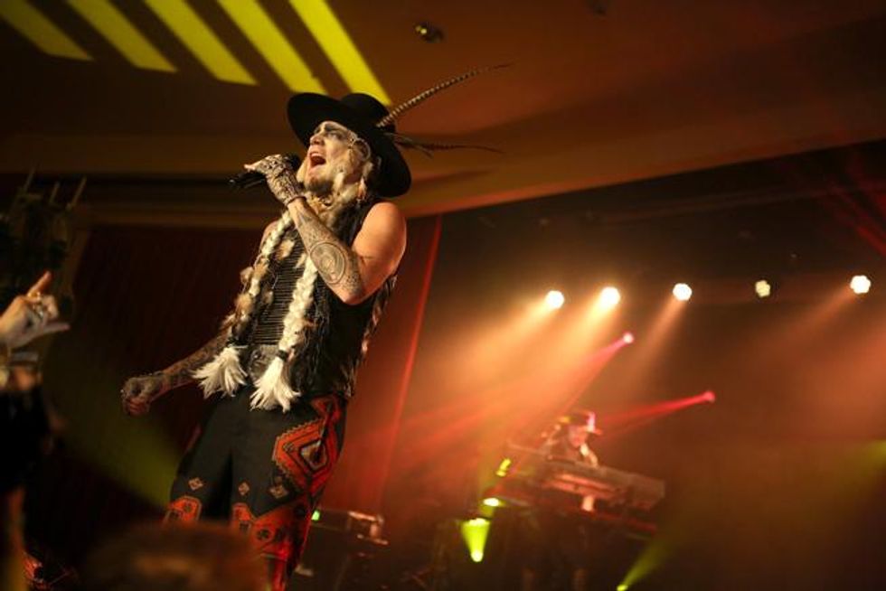 Adam-lambert-hilton-play-005