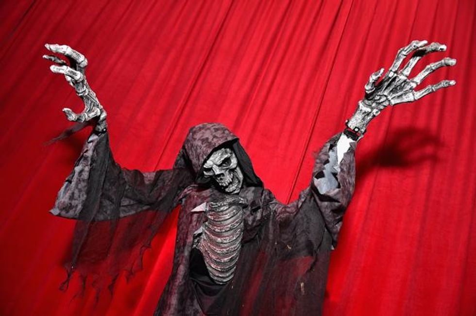 Adam-lambert-hilton-play-006