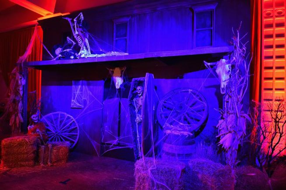 Adam-lambert-hilton-play-013