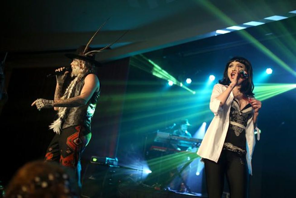 Adam-lambert-hilton-play-015