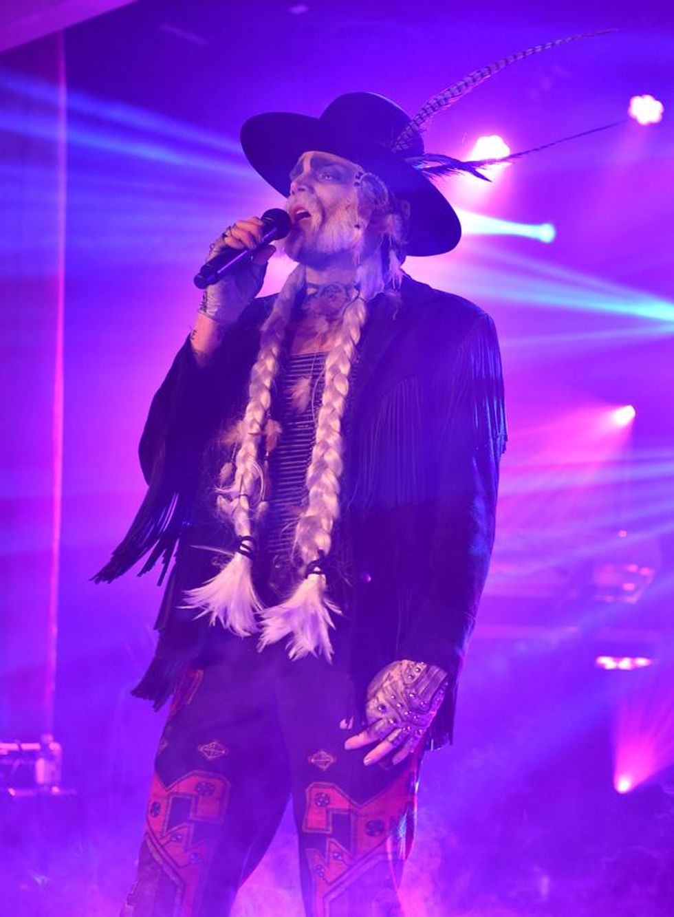 Adam-lambert-hilton-play-017