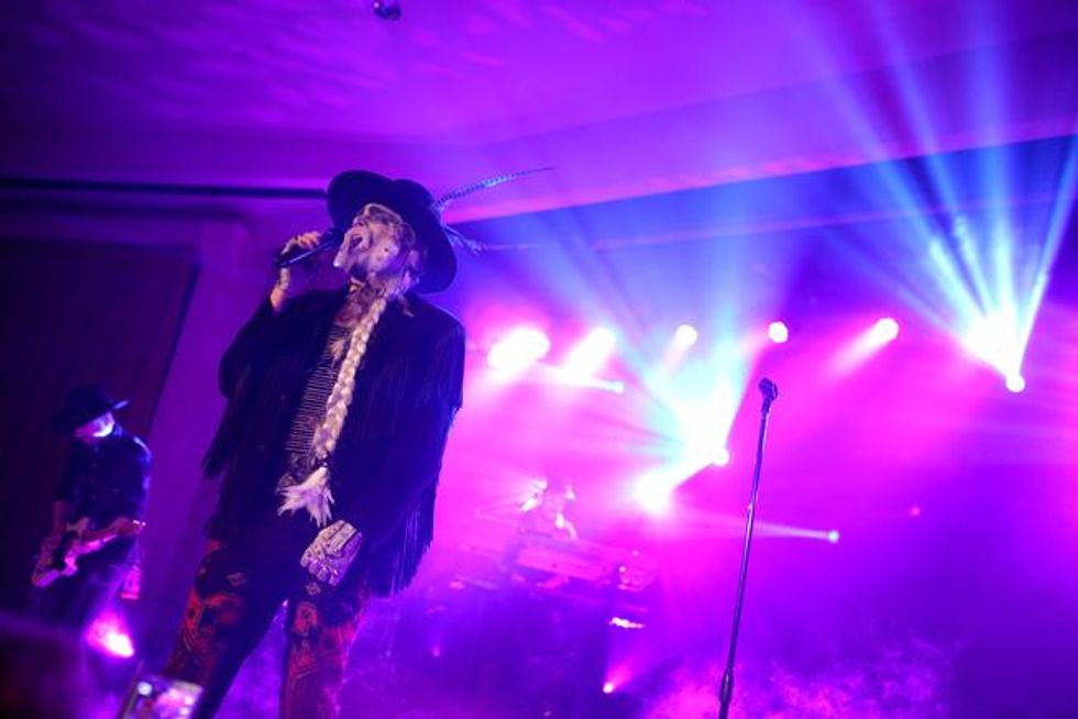 Adam-lambert-hilton-play-021