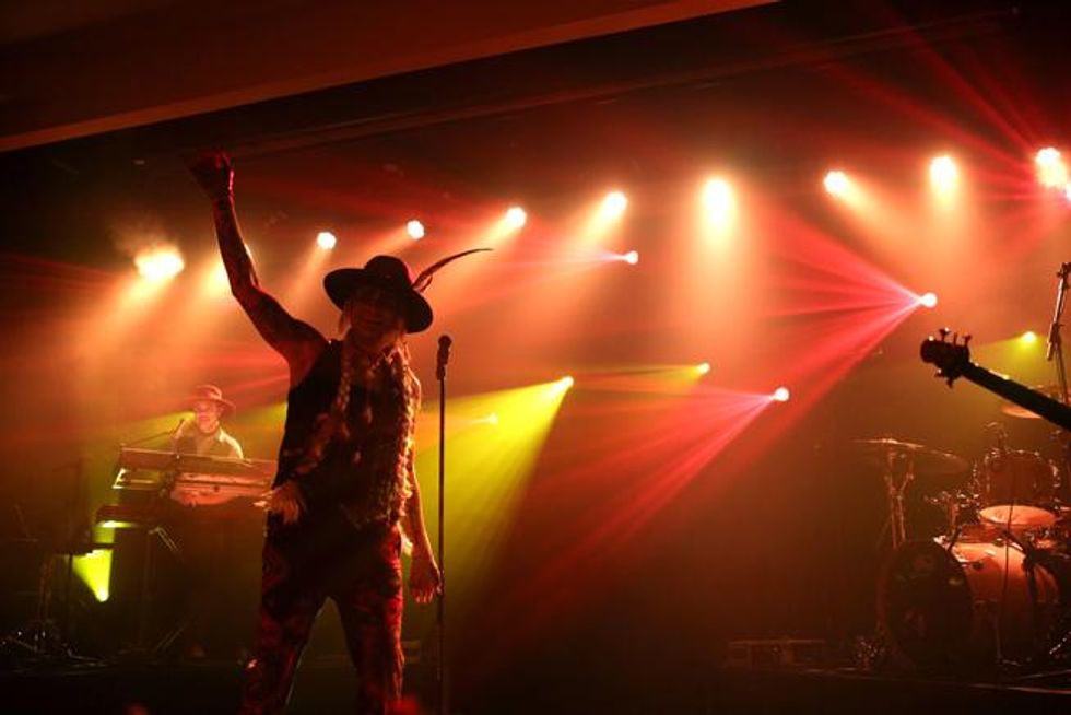 Adam-lambert-hilton-play-022