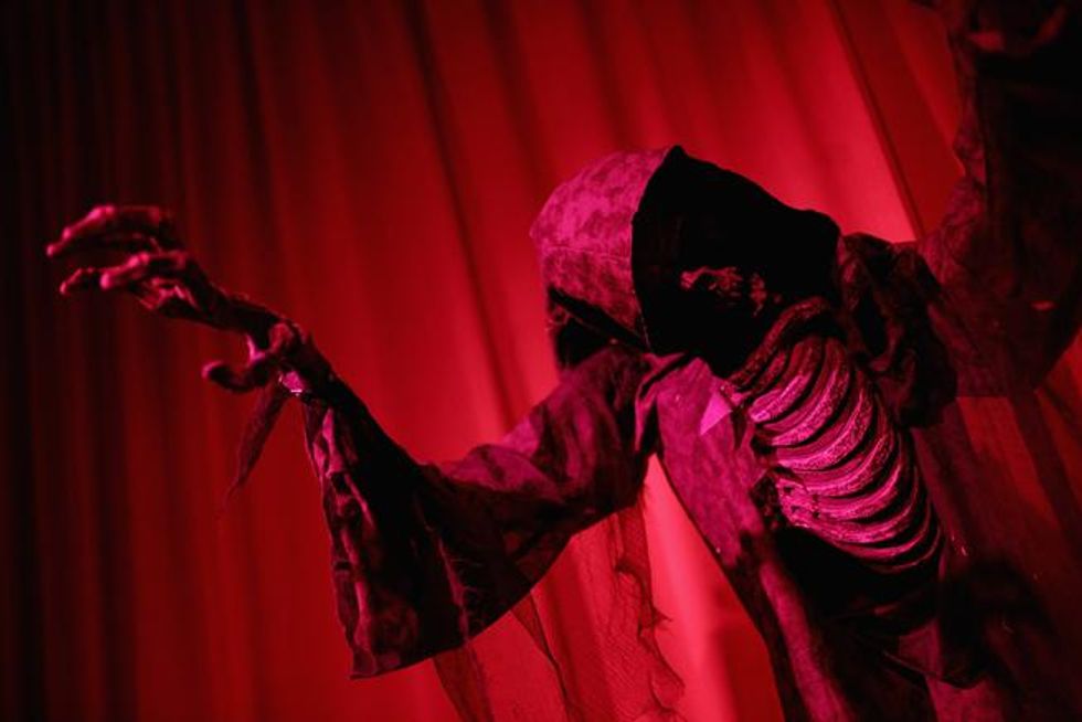 Adam-lambert-hilton-play-023