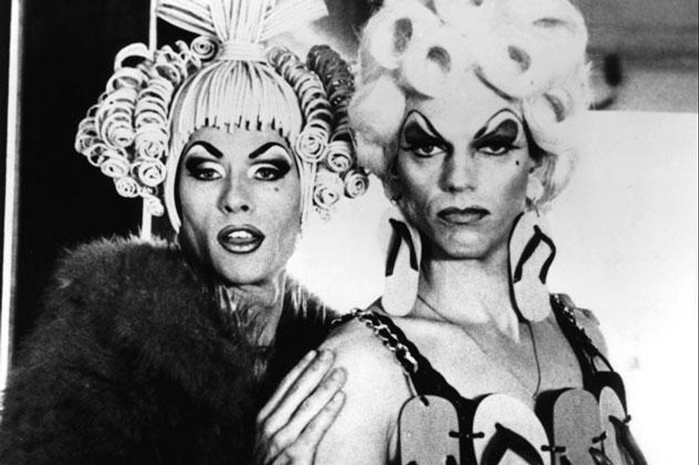 Adventures-of-priscilla,-pueen-of-the-desert-x633