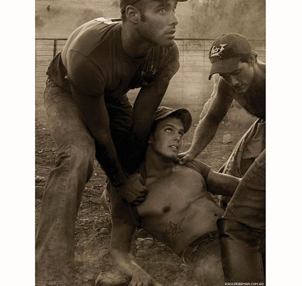 Afrat3agangmistress003bwx633_0