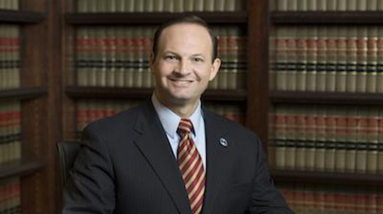 Ag-wilson-sitting-desk-400