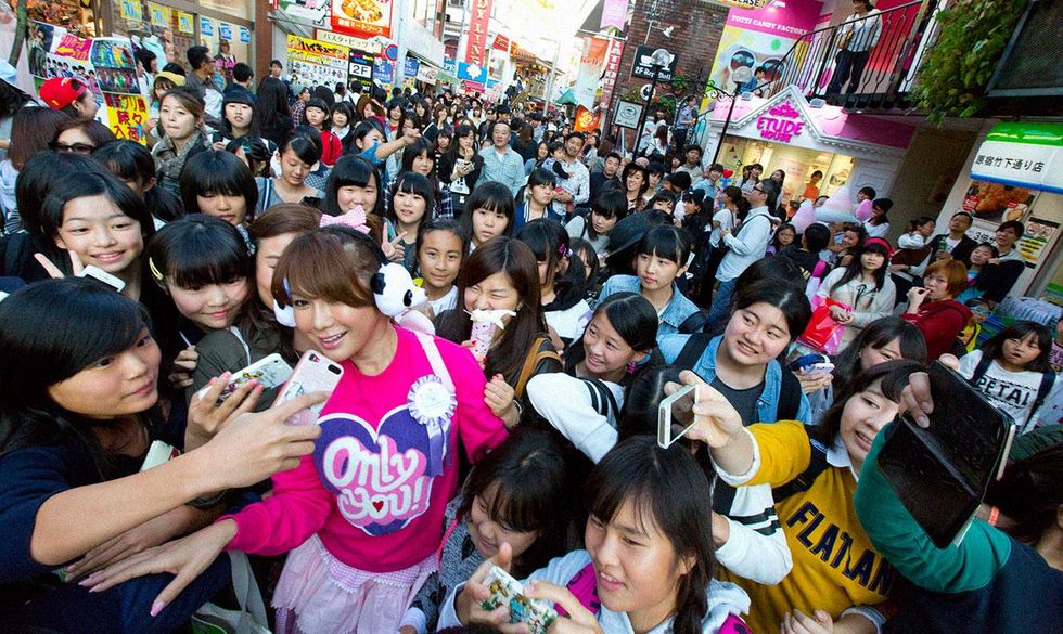 Ai Haruna, trans pop idol