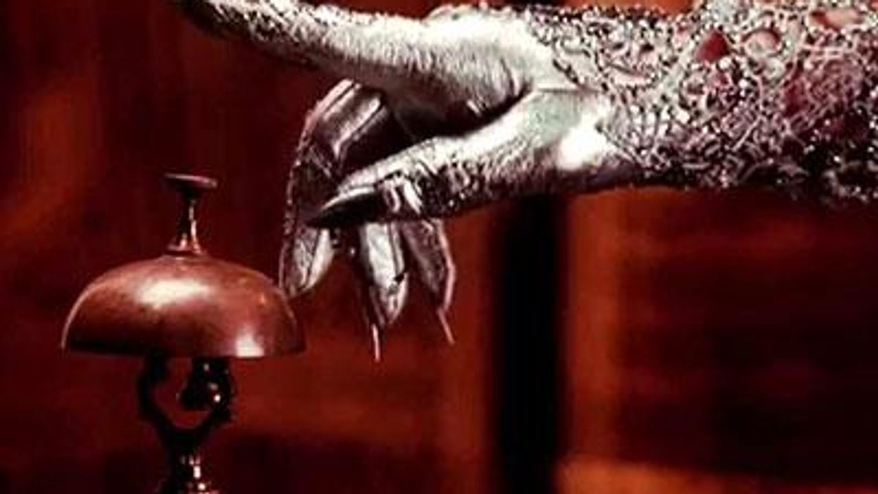 American-horror-story-hotel-lady-gaga-hands-x400