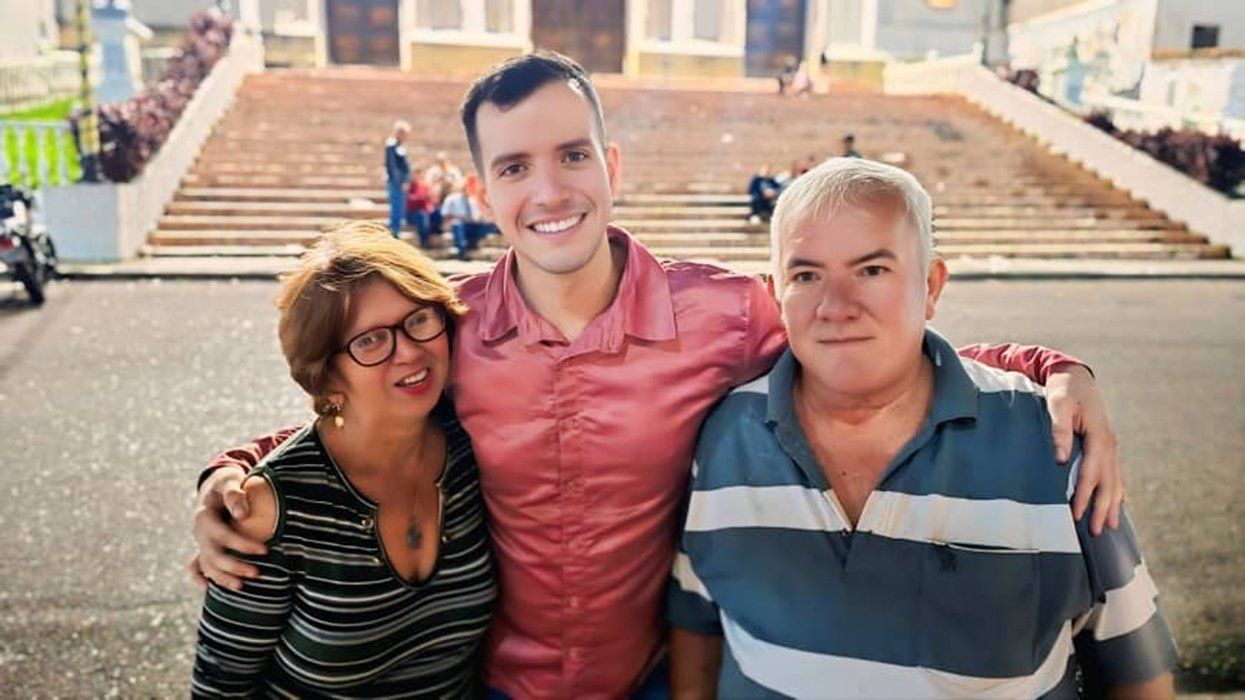 Andry Hernandez Romero with his parents