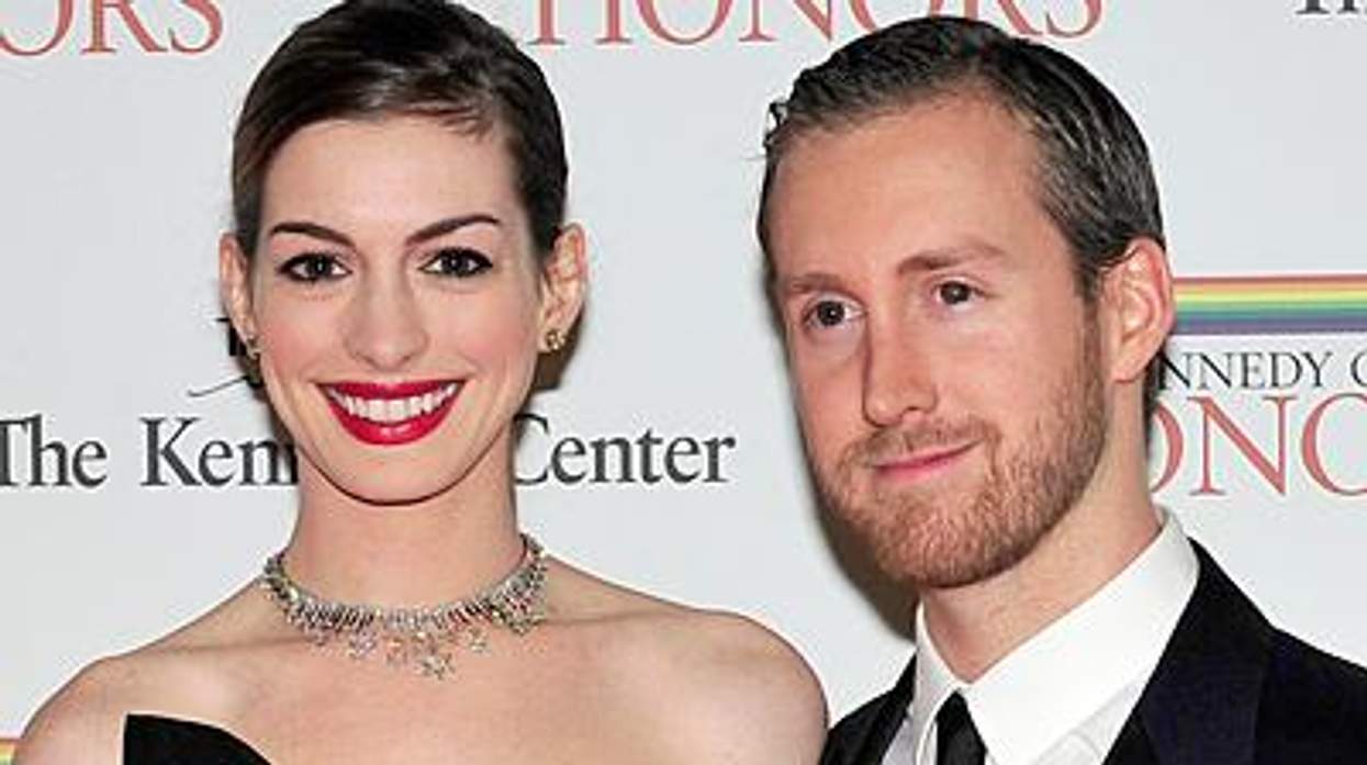 Anne-hathaway-adam-shulmanx400