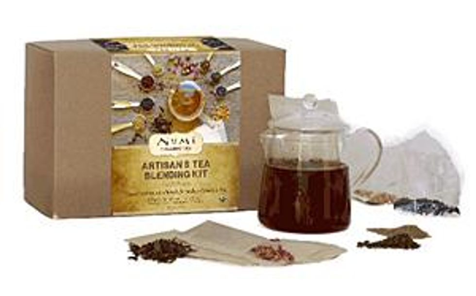 Artisans-tea-blending-kitx300