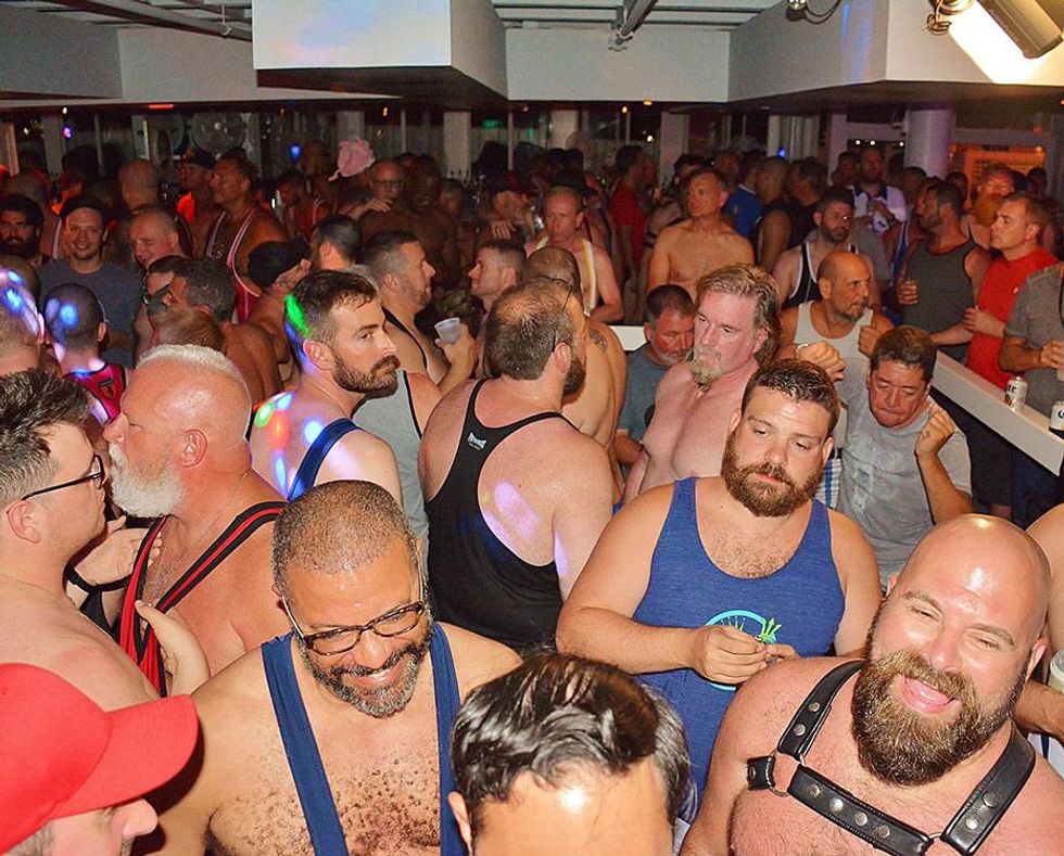 Bears-in-singlets-by-dan-mckeon-27