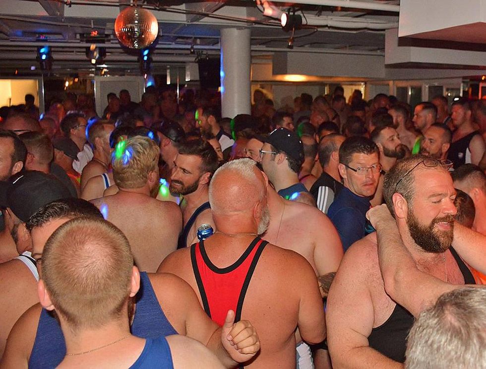 Bears-in-singlets-by-dan-mckeon-34