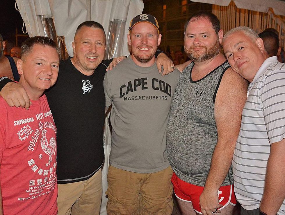 Bears-in-singlets-by-dan-mckeon-50