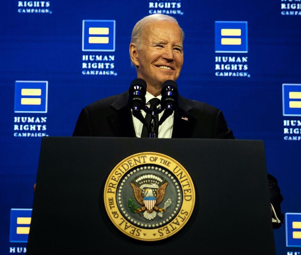 Biden speaks at 2023 HRC dinner