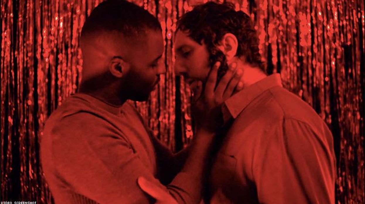 Qasos bilan aldash haqida onlayn porno tomosha qiling Pussy Riot porno