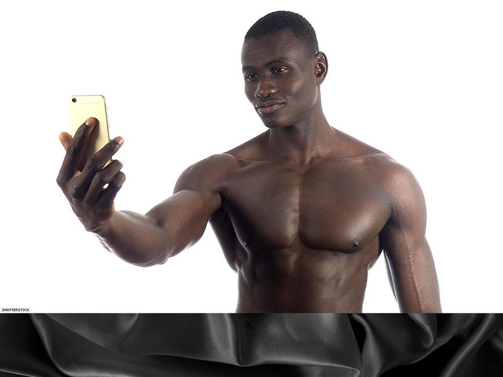 Black velvet on left = camera-ready. Black velvet on right = photographer.