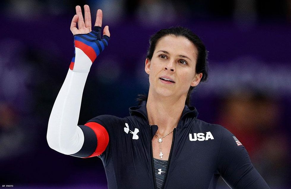 Brittany Bowe greets spectators after the women's 500 meters speedskating race at the Gangneung Oval