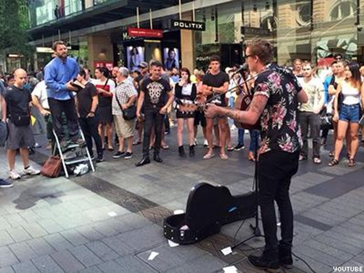 Busker-stands-up-to-anti-lgbt-preacher-on-mardi-gras-x400